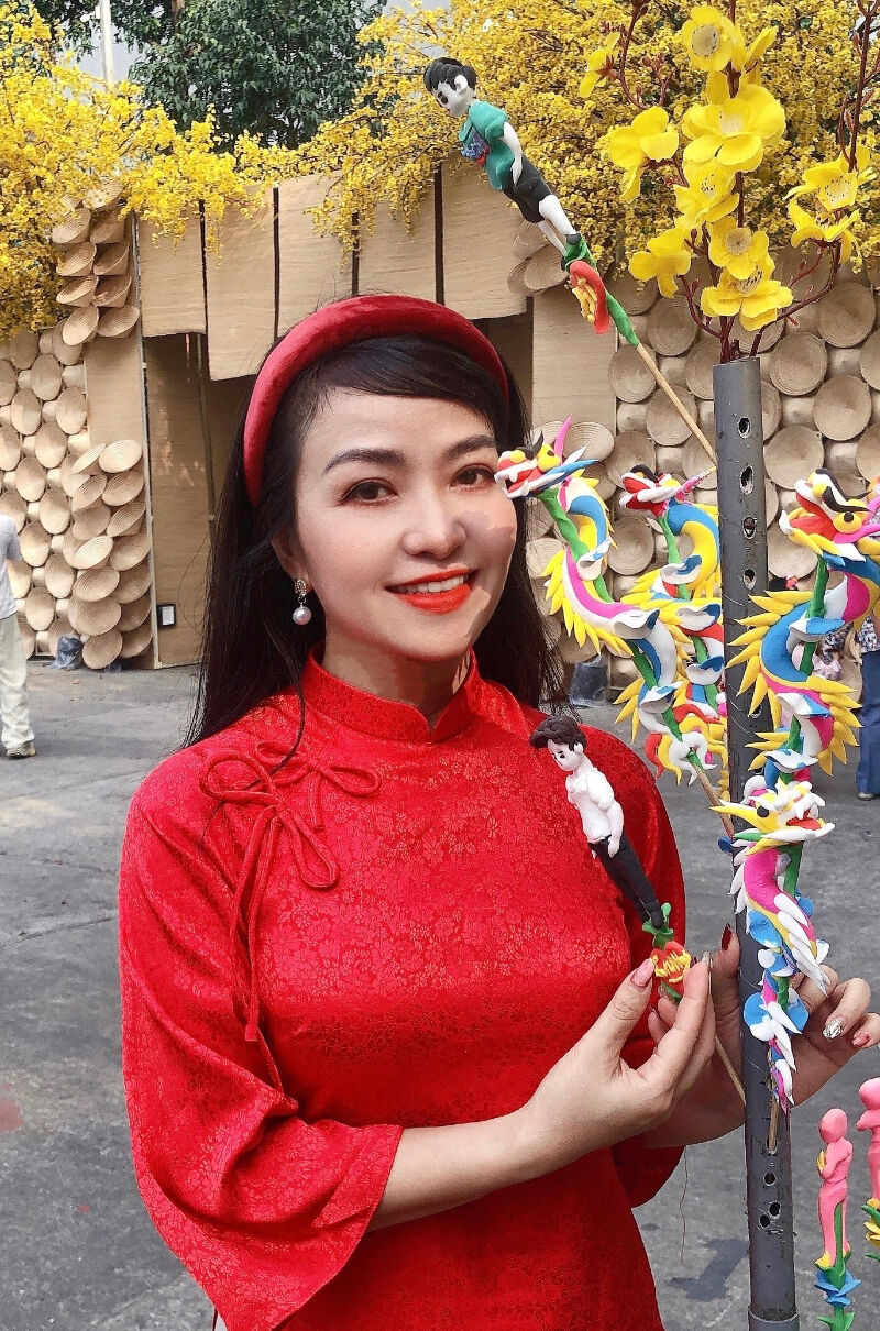 I'm Hoa from Vietnam and and I'm looking for a nice man for marriage.